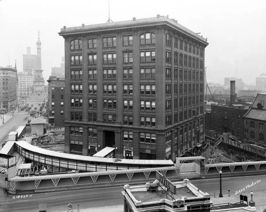 Sedmipatrová budova společnosti Indiana Bell byla posunuta o 16 metrů (Foto: Indiana Historical Archive) Sedmipatrová budova společnosti Indiana Bell byla posunuta o 16 metrů (Foto: Indiana Historical Archive)