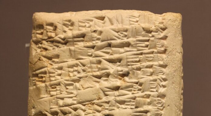 Část tabulky nejstarší stížnosti na světě (Foto: Britské muzeum) Část tabulky nejstarší stížnosti na světě (Foto: Britské muzeum)