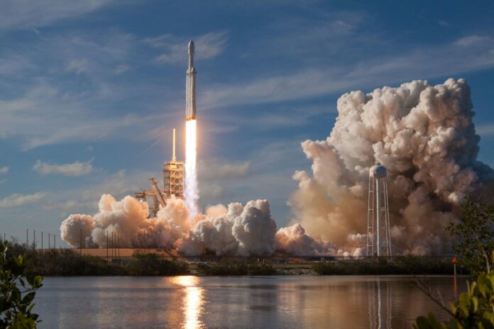 SpaceX plánuje jednu raketu použít 40x (Foto: SpaceX) SpaceX plánuje jednu raketu použít 40x (Foto: SpaceX)